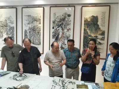 中国大写意花鸟画家王凤年